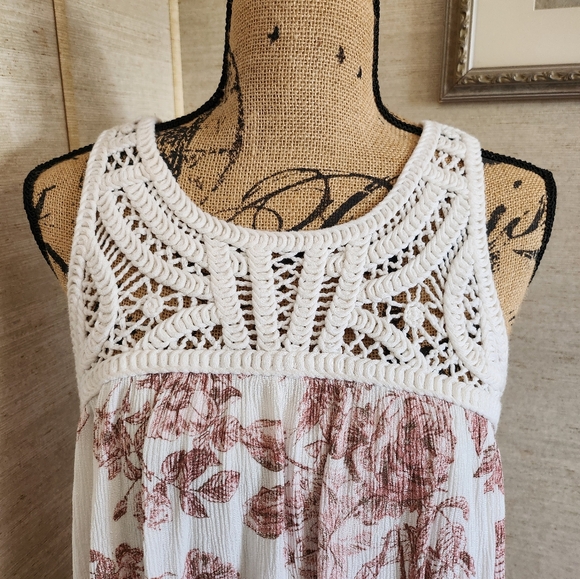 White floral crotchet top shift dress (M) - Picture 5 of 7
